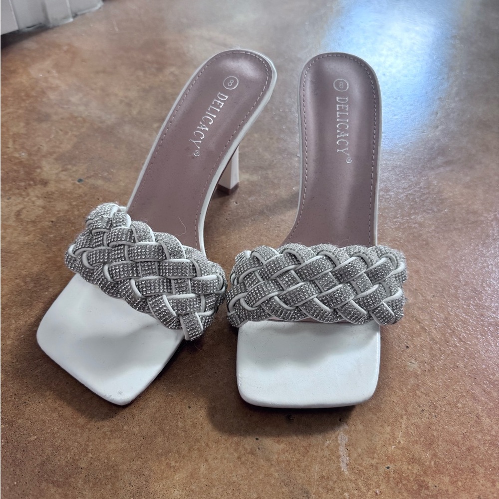 *NEVER WORN* Delicacy Women's White and Silver Braided Heels
